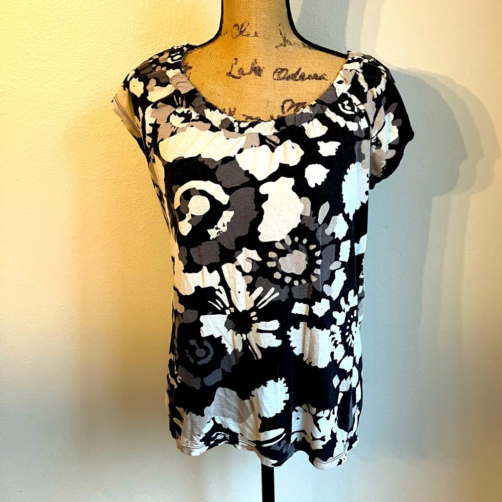Old Navy floral tee